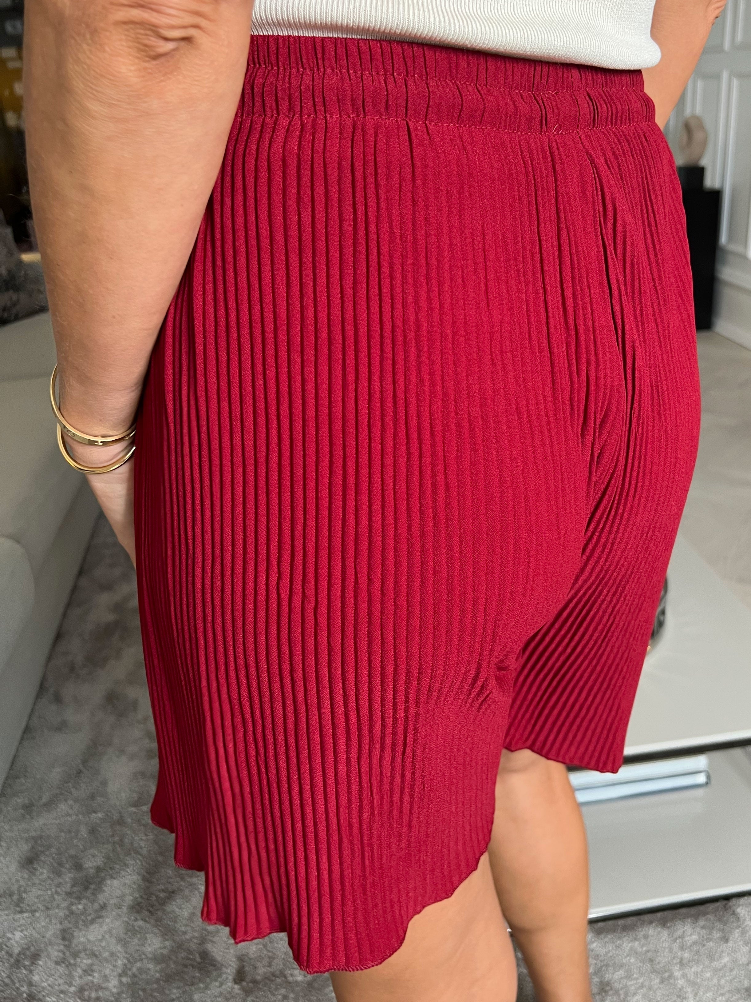 Yvonne - Enkla lösa shorts med veck - Taupe